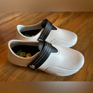 Size 8 Dawgs (However Fit Like A 7). Ultralite Women’s Golf Shoes